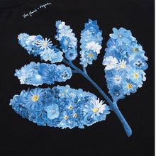 Load image into Gallery viewer, Tshirt Magenta x Blue Flowers
