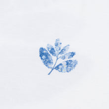 Load image into Gallery viewer, Tshirt Magenta x Blue Flowers
