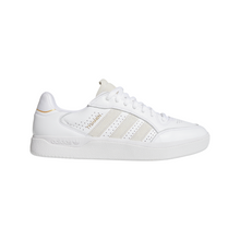 Load image into Gallery viewer, Adidas Tyshawn low
