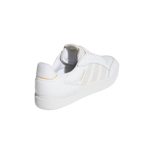 Load image into Gallery viewer, Adidas Tyshawn low
