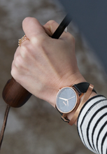 Load image into Gallery viewer, Nixon Kensington Leather Watch Rose/Gold/Black
