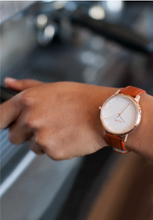 Load image into Gallery viewer, Nixon Kensington Leather Watch Rose/Gold/White
