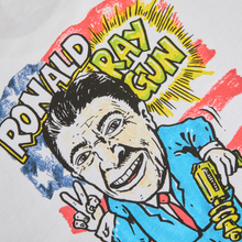 Load image into Gallery viewer, Tshirt Polar Ray Gun
