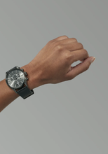 Load image into Gallery viewer, Montre Nixon Sentry Chrono Leather V1 All Gunmetal Black
